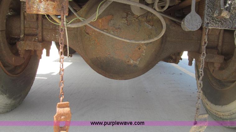 image for item E3863 1995 International 4900 dump truck