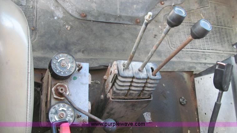 image for item E3863 1995 International 4900 dump truck