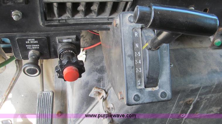 image for item E3863 1995 International 4900 dump truck