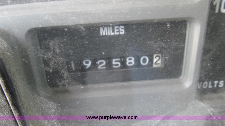 image for item E3863 1995 International 4900 dump truck