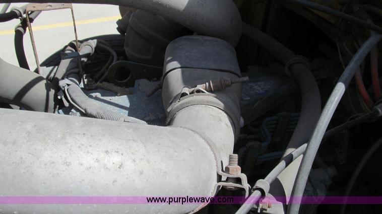 image for item E3863 1995 International 4900 dump truck