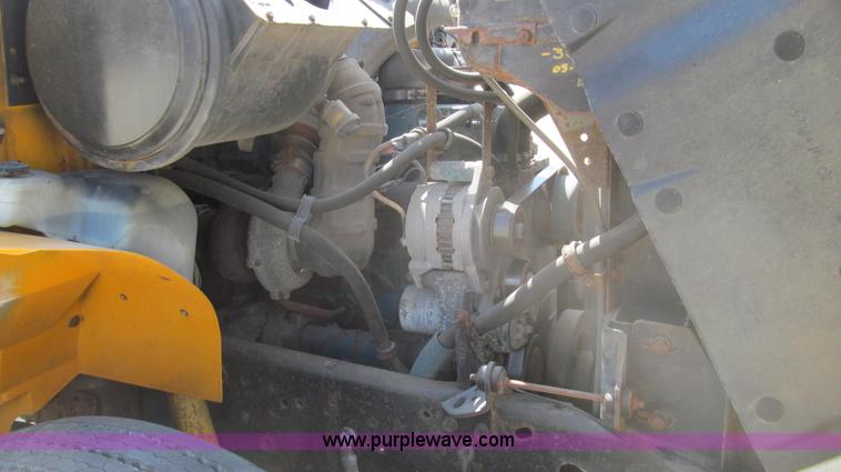 image for item E3863 1995 International 4900 dump truck