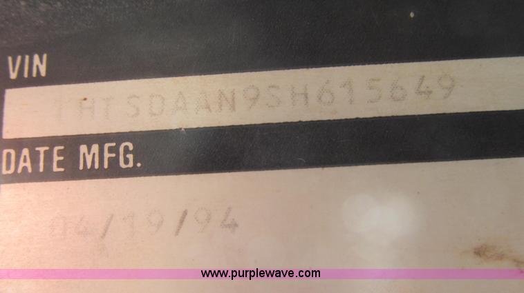 image for item E3863 1995 International 4900 dump truck