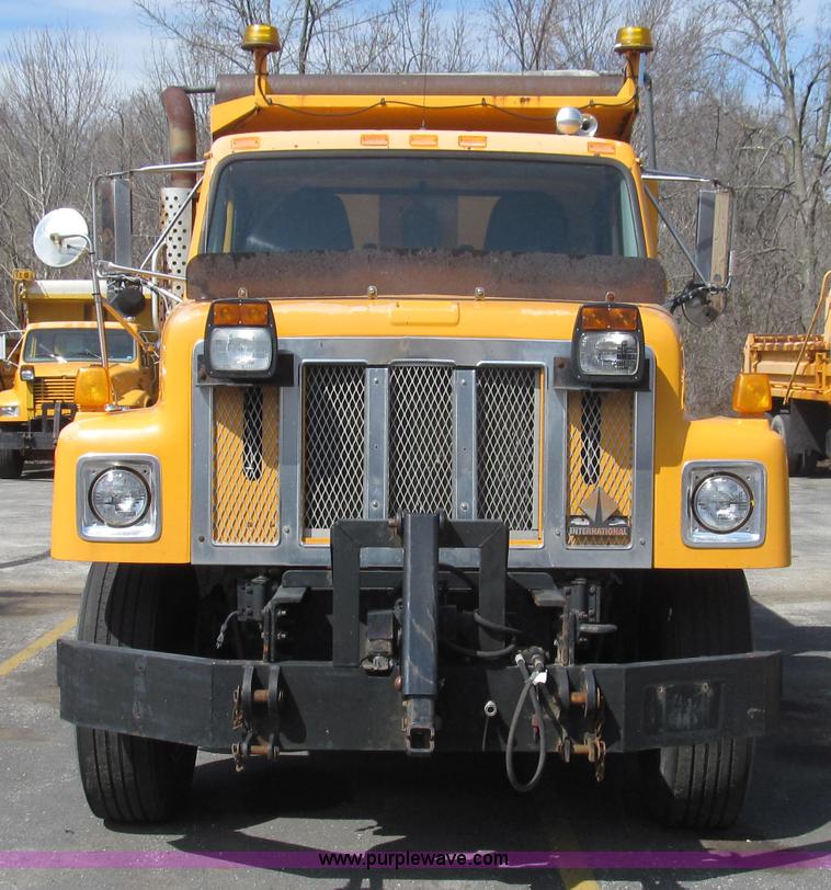 image for item E3864 2002 International 2554 dump truck