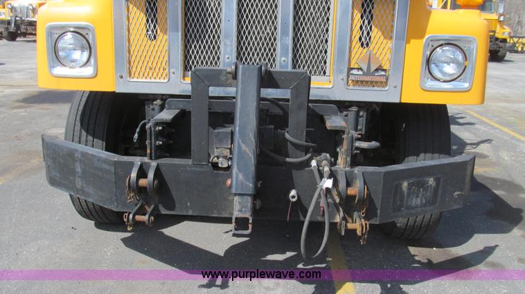 image for item E3864 2002 International 2554 dump truck