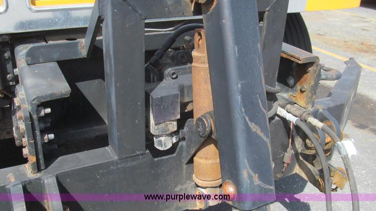 image for item E3864 2002 International 2554 dump truck