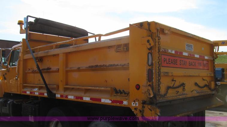 image for item E3864 2002 International 2554 dump truck