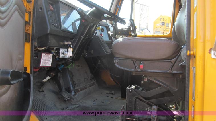 image for item E3864 2002 International 2554 dump truck