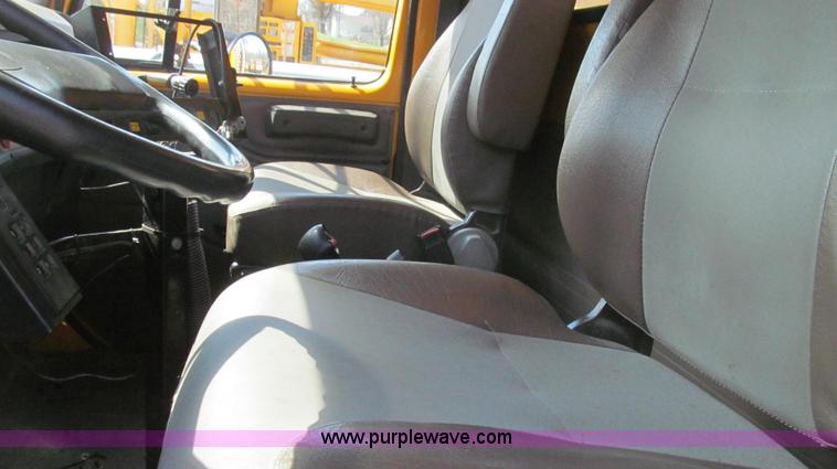 image for item E3864 2002 International 2554 dump truck