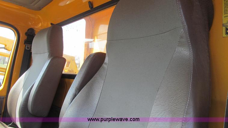 image for item E3864 2002 International 2554 dump truck