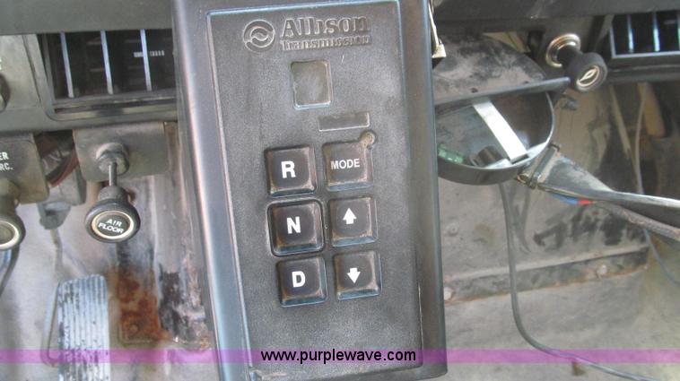 image for item E3864 2002 International 2554 dump truck