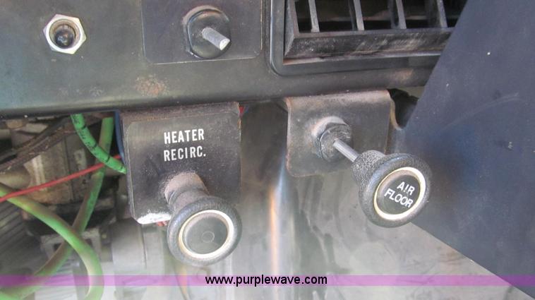 image for item E3864 2002 International 2554 dump truck