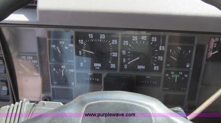 image for item E3864 2002 International 2554 dump truck