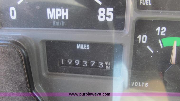 image for item E3864 2002 International 2554 dump truck