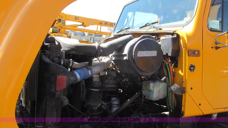 image for item E3864 2002 International 2554 dump truck