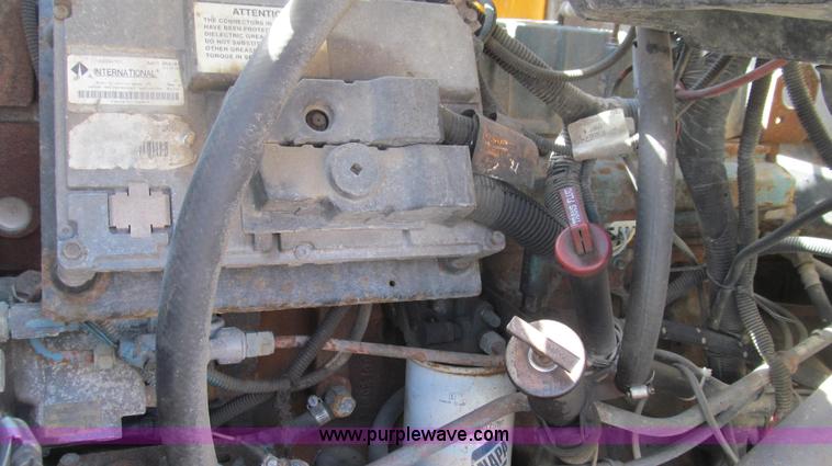 image for item E3864 2002 International 2554 dump truck