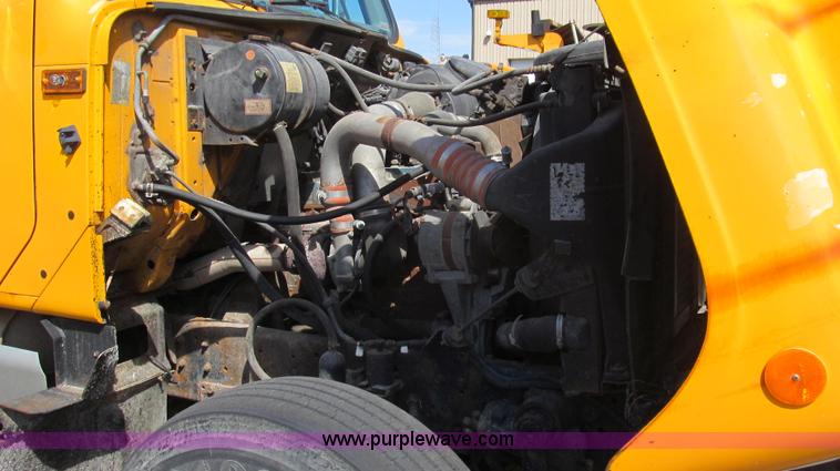 image for item E3864 2002 International 2554 dump truck