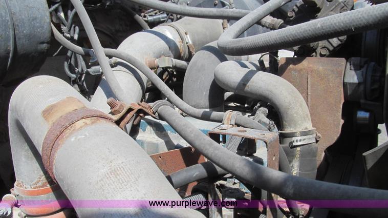 image for item E3864 2002 International 2554 dump truck