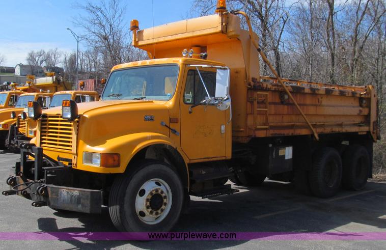 image for item E3865 1999 International 4900 dump truck