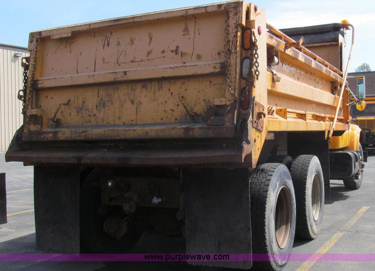 image for item E3865 1999 International 4900 dump truck