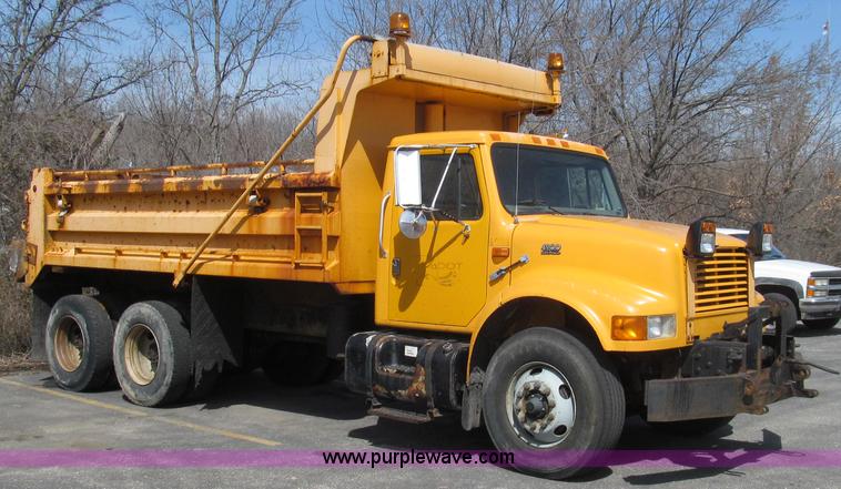 image for item E3865 1999 International 4900 dump truck
