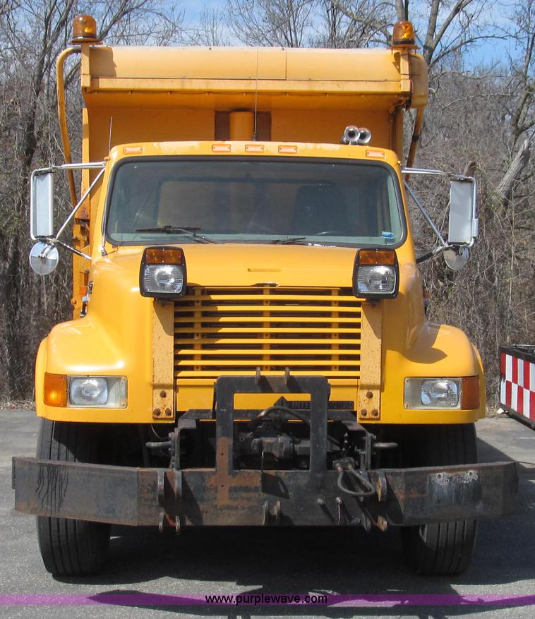 image for item E3865 1999 International 4900 dump truck