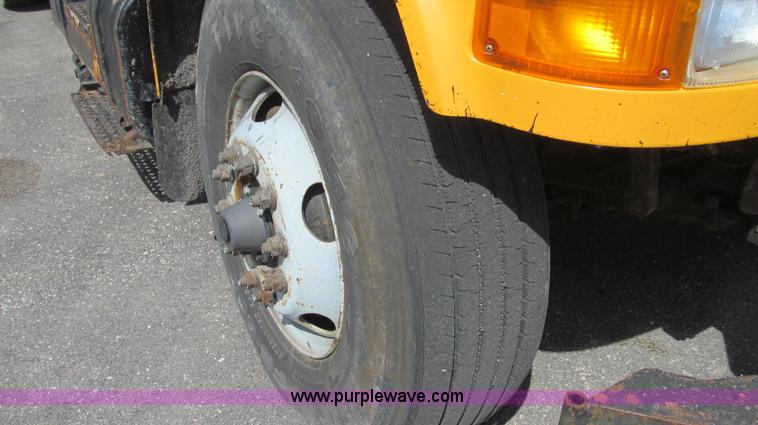 image for item E3865 1999 International 4900 dump truck