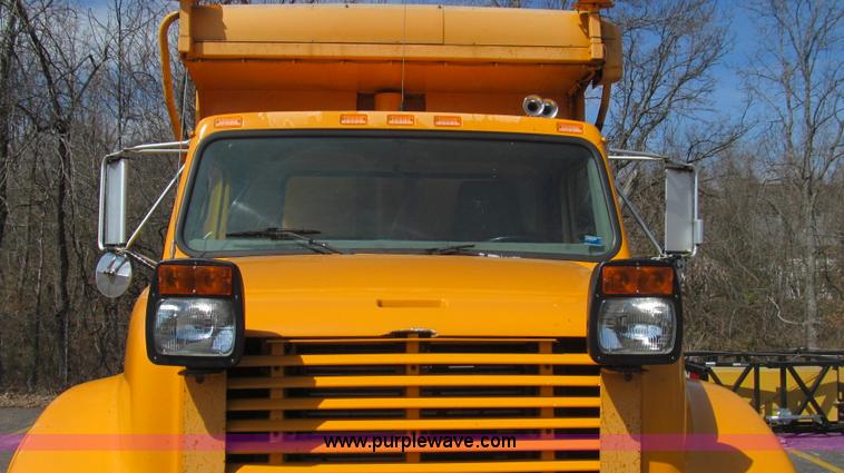 image for item E3865 1999 International 4900 dump truck