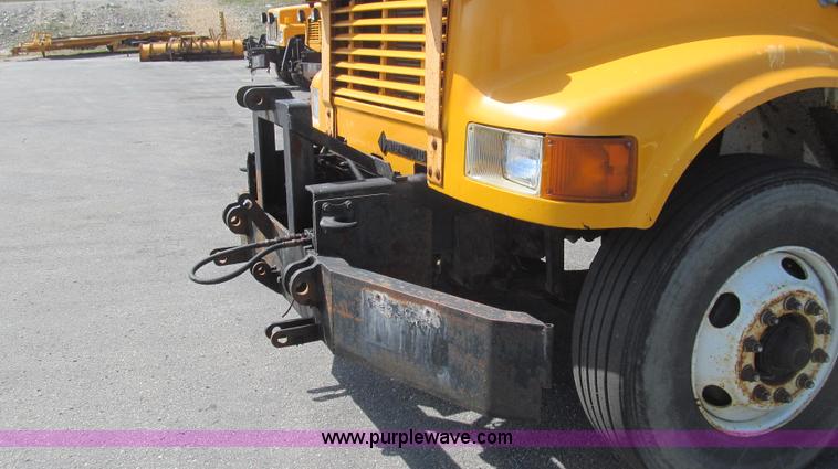 image for item E3865 1999 International 4900 dump truck