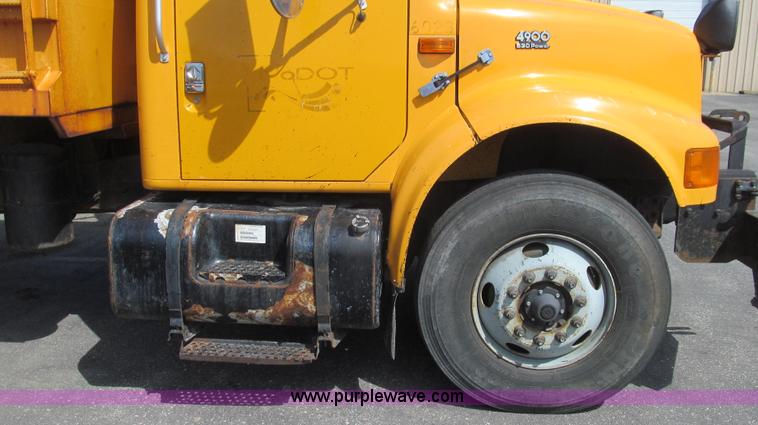 image for item E3865 1999 International 4900 dump truck