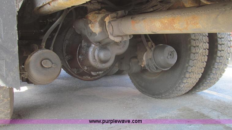 image for item E3865 1999 International 4900 dump truck