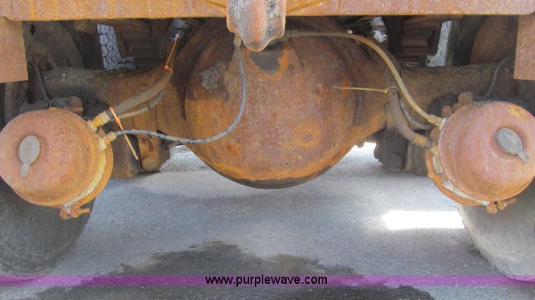 image for item E3865 1999 International 4900 dump truck