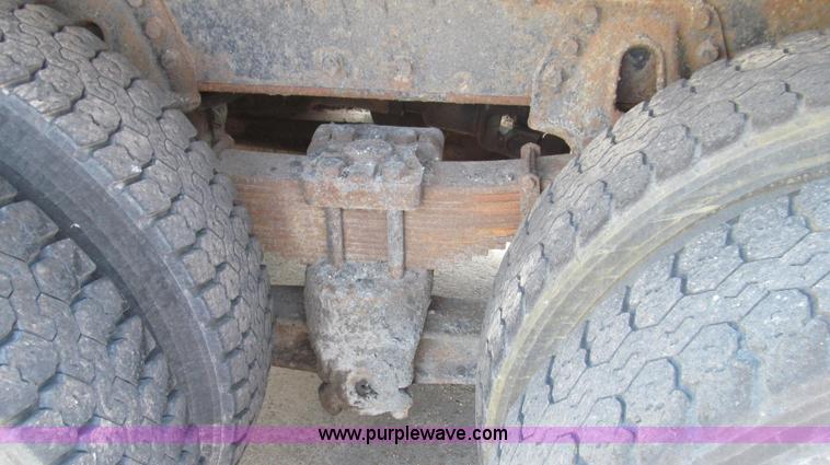 image for item E3865 1999 International 4900 dump truck