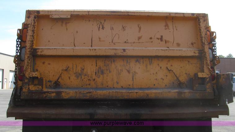 image for item E3865 1999 International 4900 dump truck