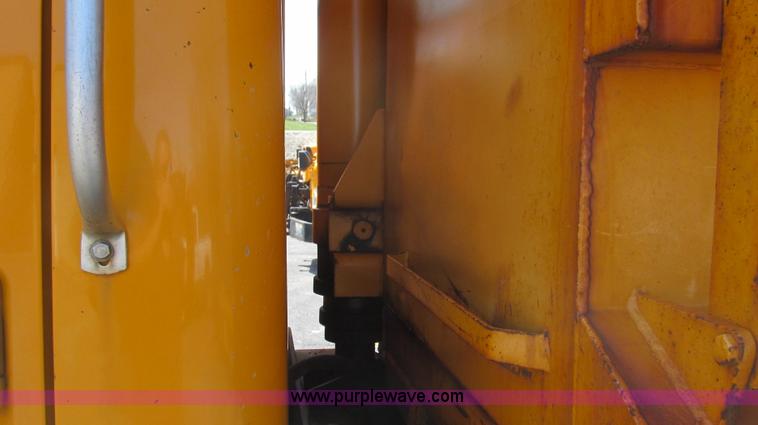 image for item E3865 1999 International 4900 dump truck
