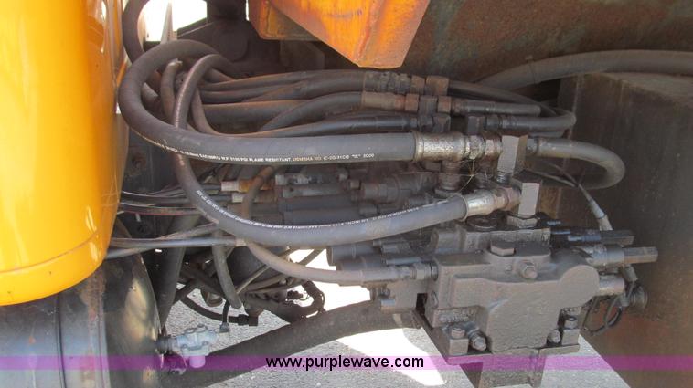 image for item E3865 1999 International 4900 dump truck