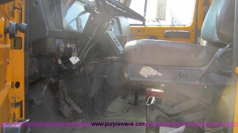 image for item E3865 1999 International 4900 dump truck