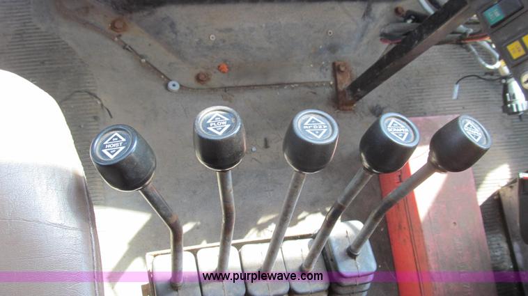 image for item E3865 1999 International 4900 dump truck