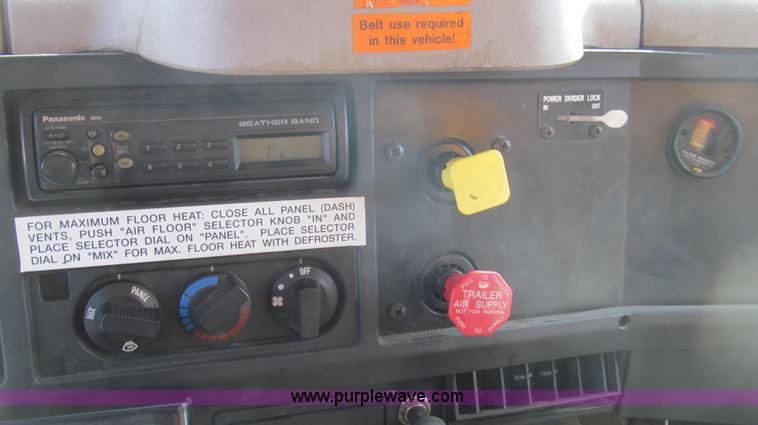 image for item E3865 1999 International 4900 dump truck