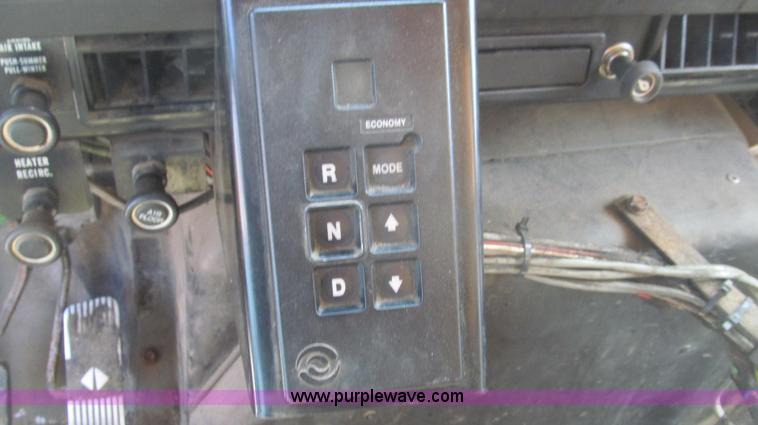 image for item E3865 1999 International 4900 dump truck