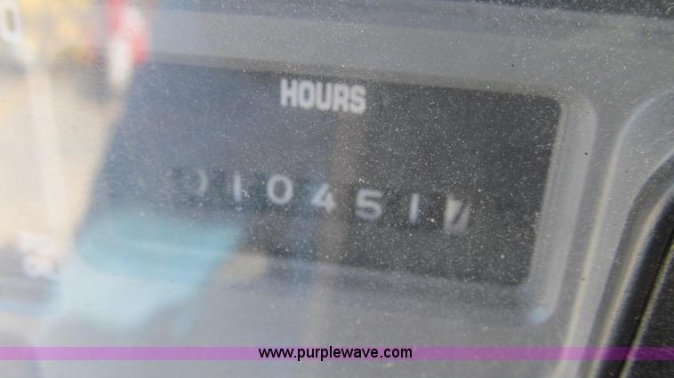 image for item E3865 1999 International 4900 dump truck