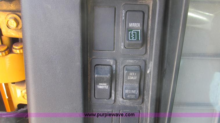 image for item E3865 1999 International 4900 dump truck