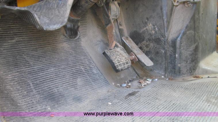 image for item E3865 1999 International 4900 dump truck