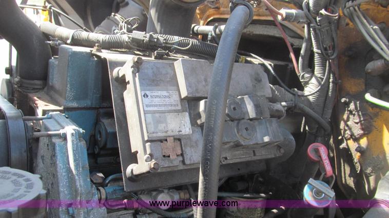 image for item E3865 1999 International 4900 dump truck