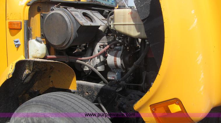 image for item E3865 1999 International 4900 dump truck