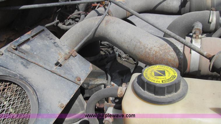 image for item E3865 1999 International 4900 dump truck