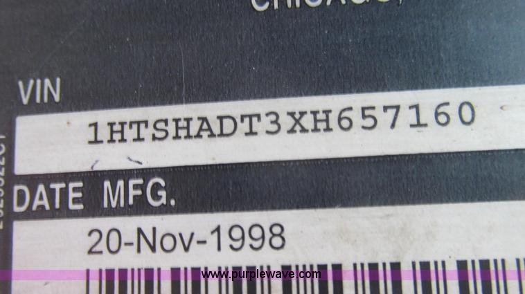 image for item E3865 1999 International 4900 dump truck