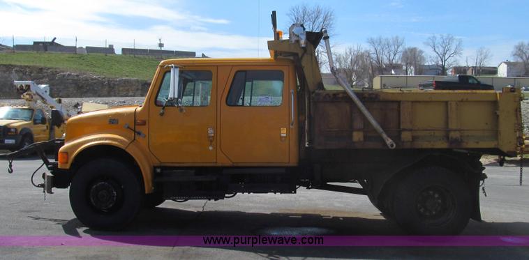 image for item E3866 1997 International 4900 CrewCab dump truck