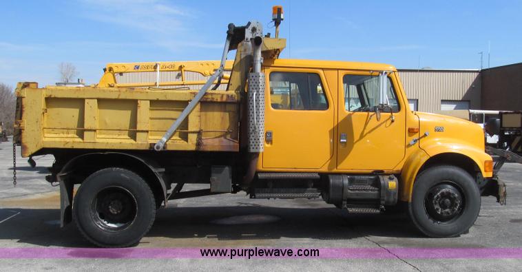 image for item E3866 1997 International 4900 CrewCab dump truck