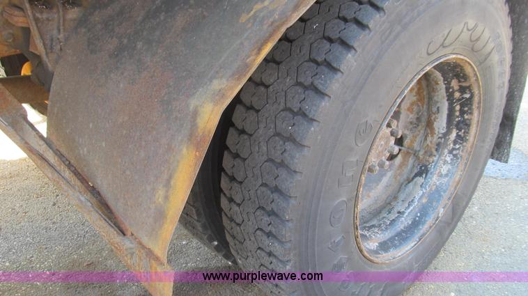 image for item E3866 1997 International 4900 CrewCab dump truck